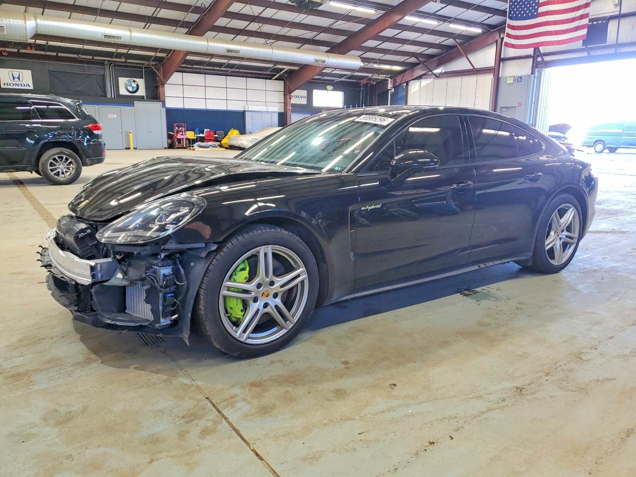 Salvage Porsche Panamera Image
