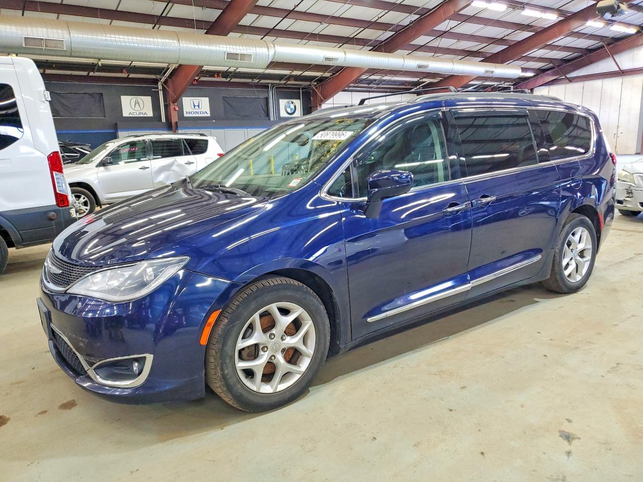 Salvage Chrysler Pacifica Image