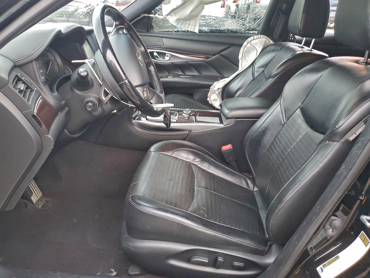 INFINITI Q70 3.7