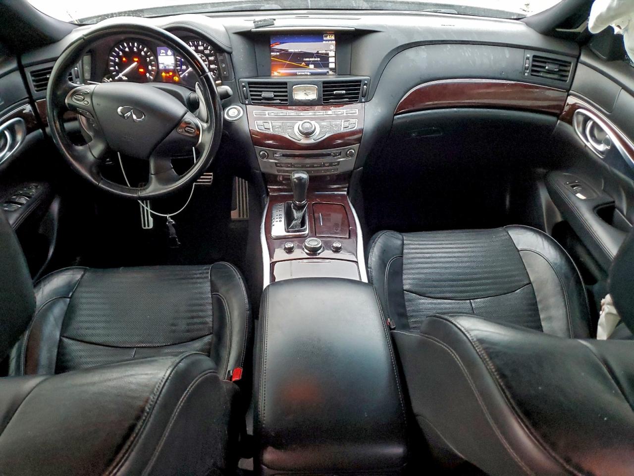 INFINITI Q70 3.7