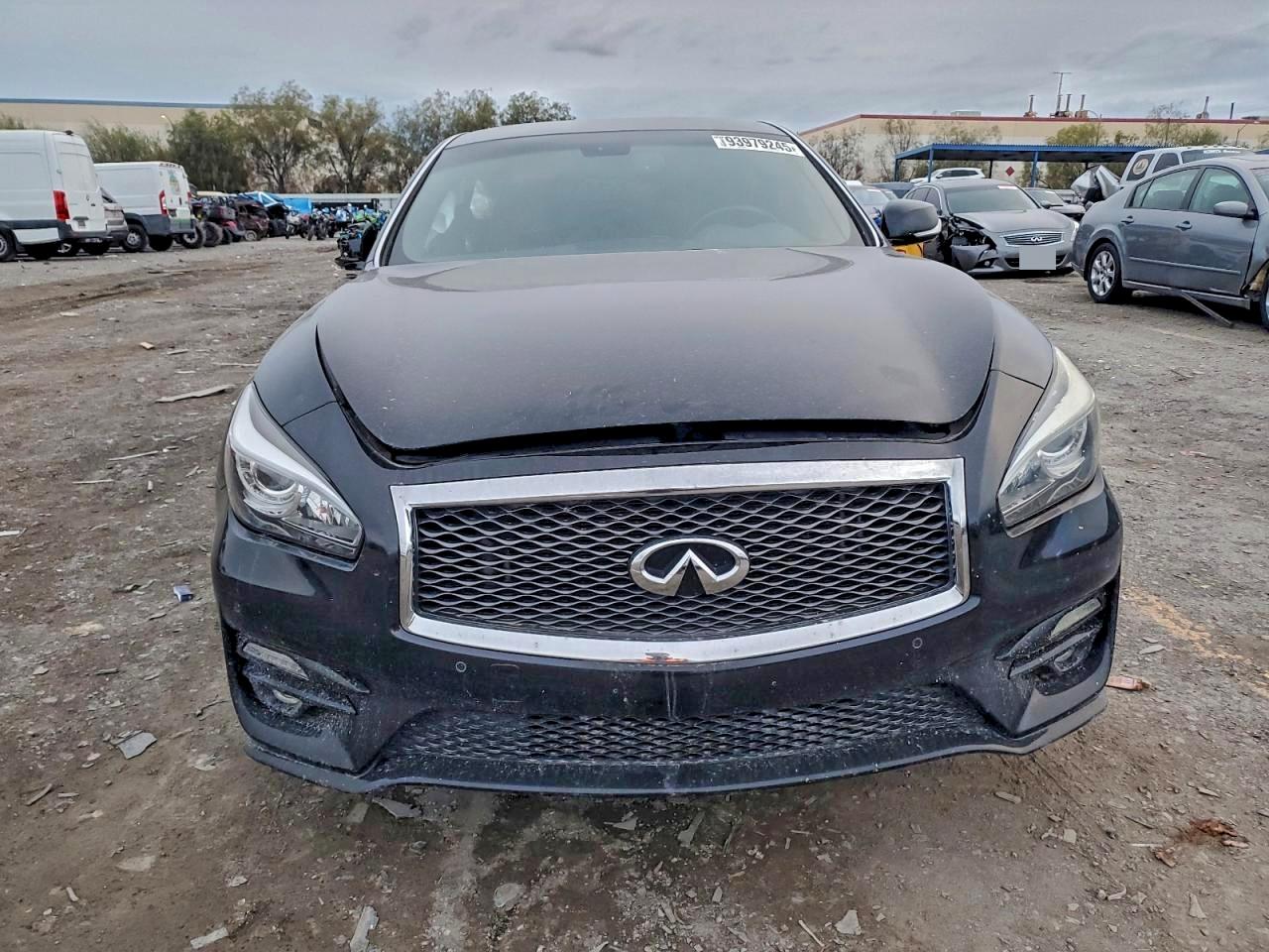 INFINITI Q70 3.7