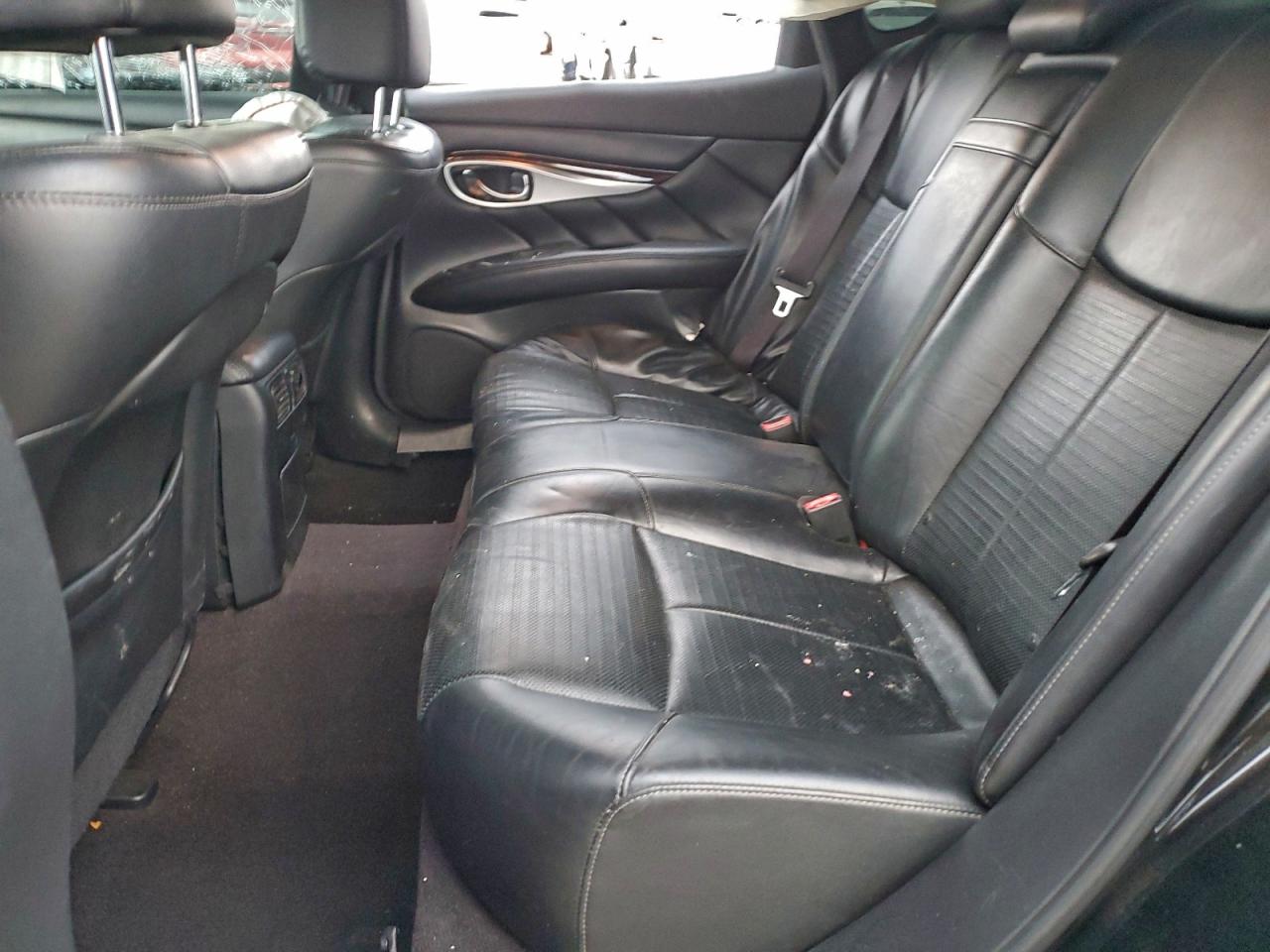 INFINITI Q70 3.7