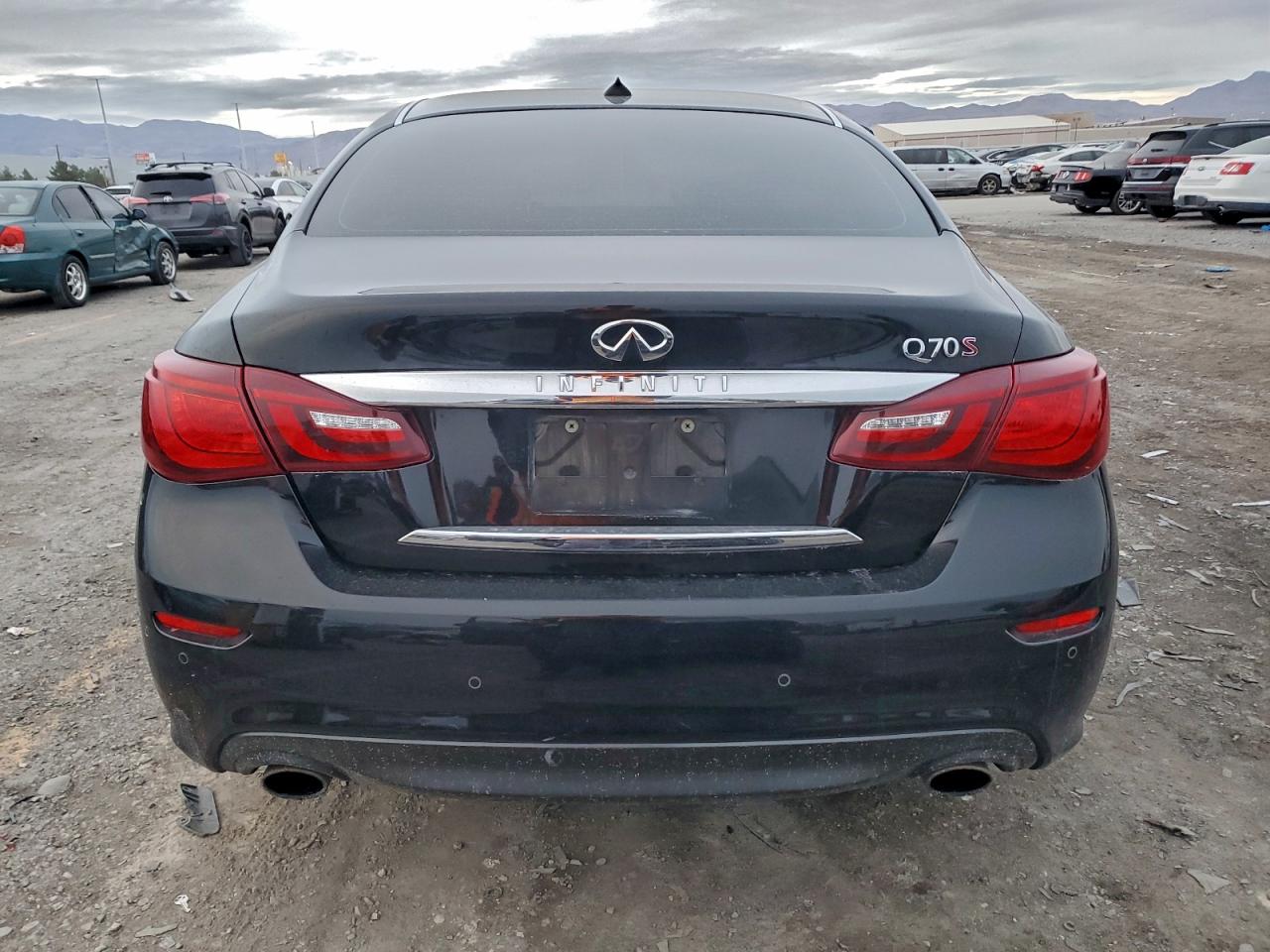 INFINITI Q70 3.7