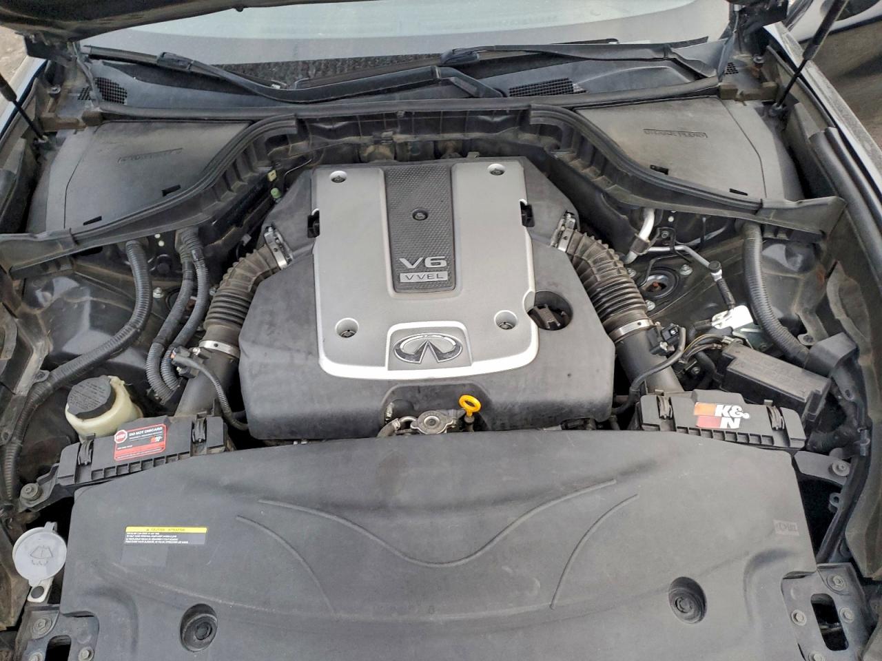 INFINITI Q70 3.7