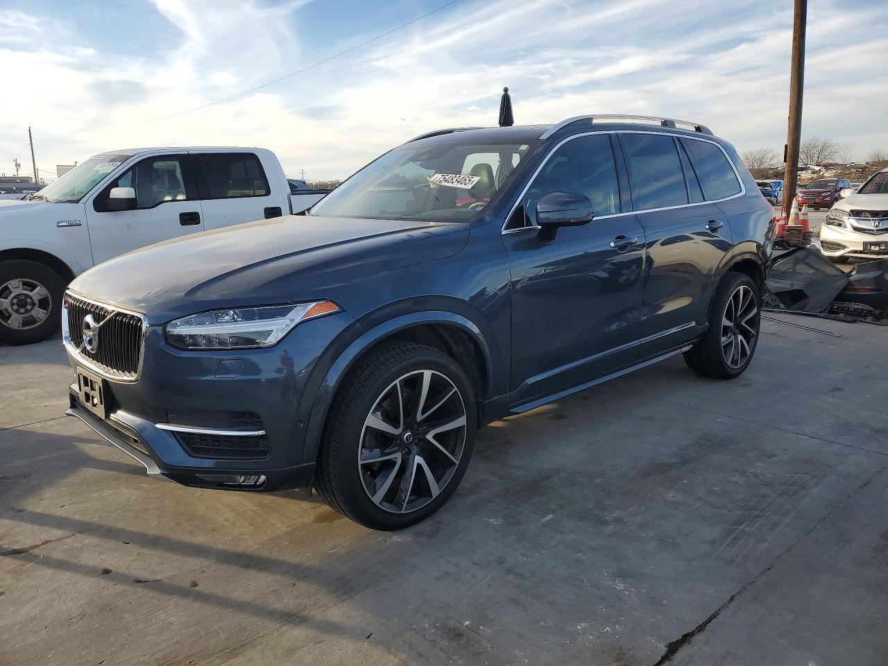 Salvage Volvo XC90 Image