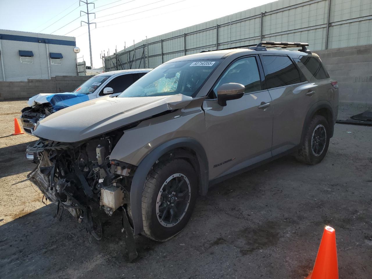 Salvage Nissan Pathfinder Image