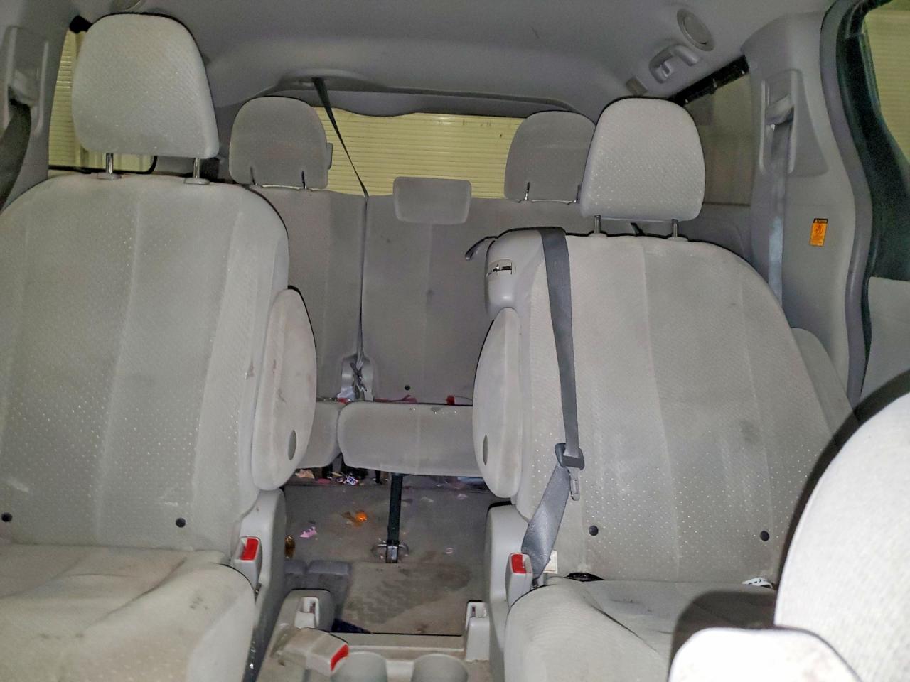 Toyota Sienna Le 8-passenger