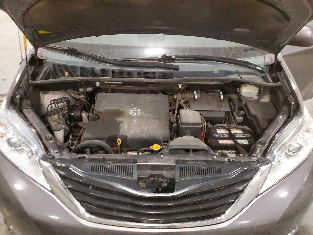 Toyota Sienna Le 8-passenger