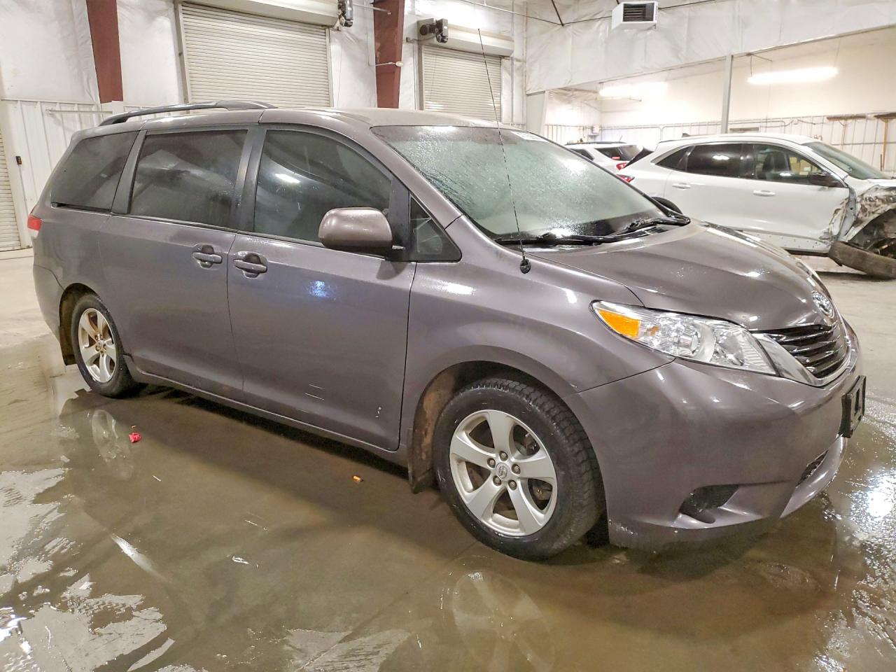 Toyota Sienna Le 8-passenger