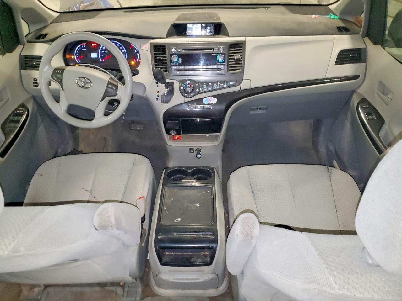 Toyota Sienna Le 8-passenger