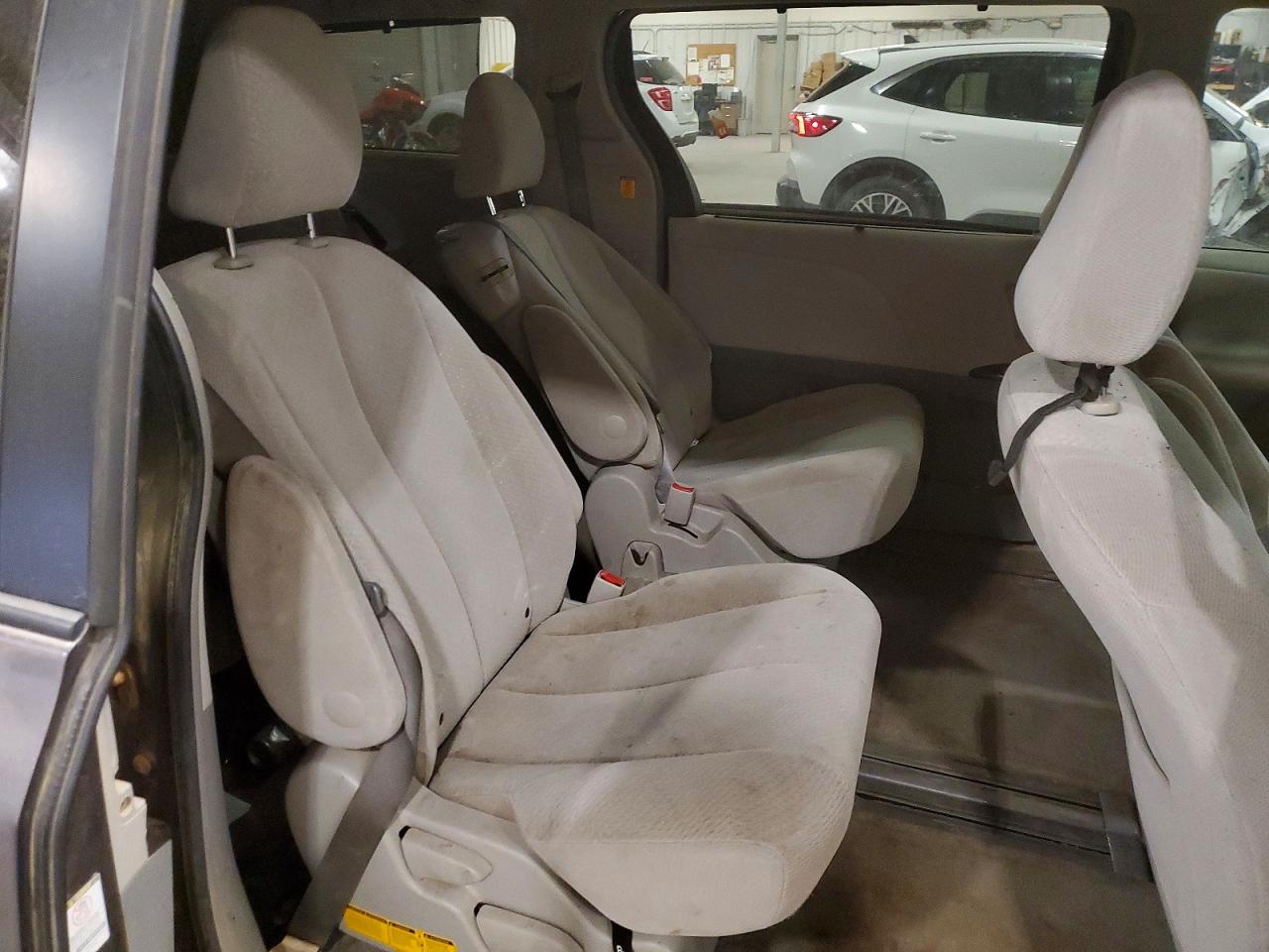 Toyota Sienna Le 8-passenger