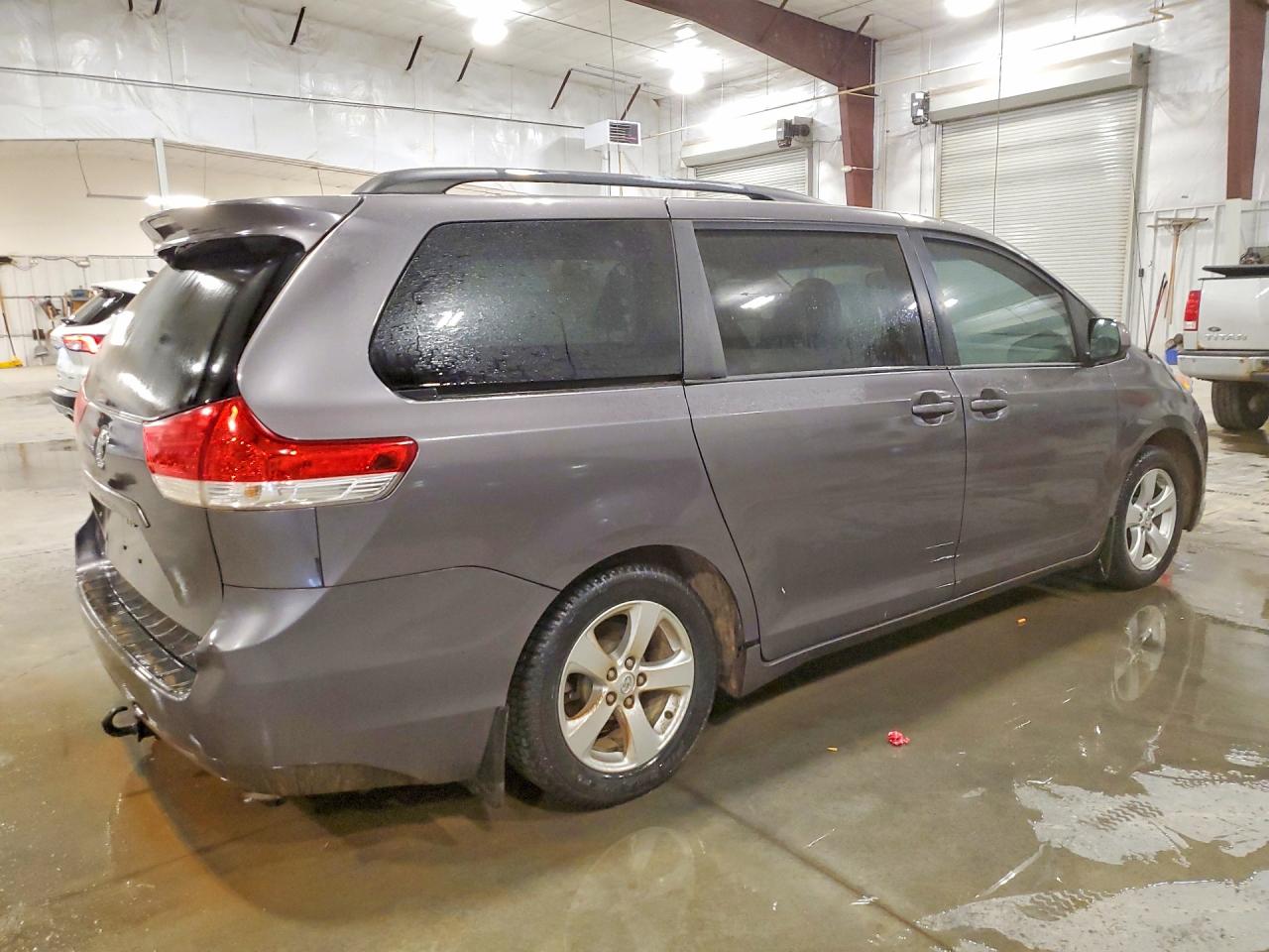Toyota Sienna Le 8-passenger