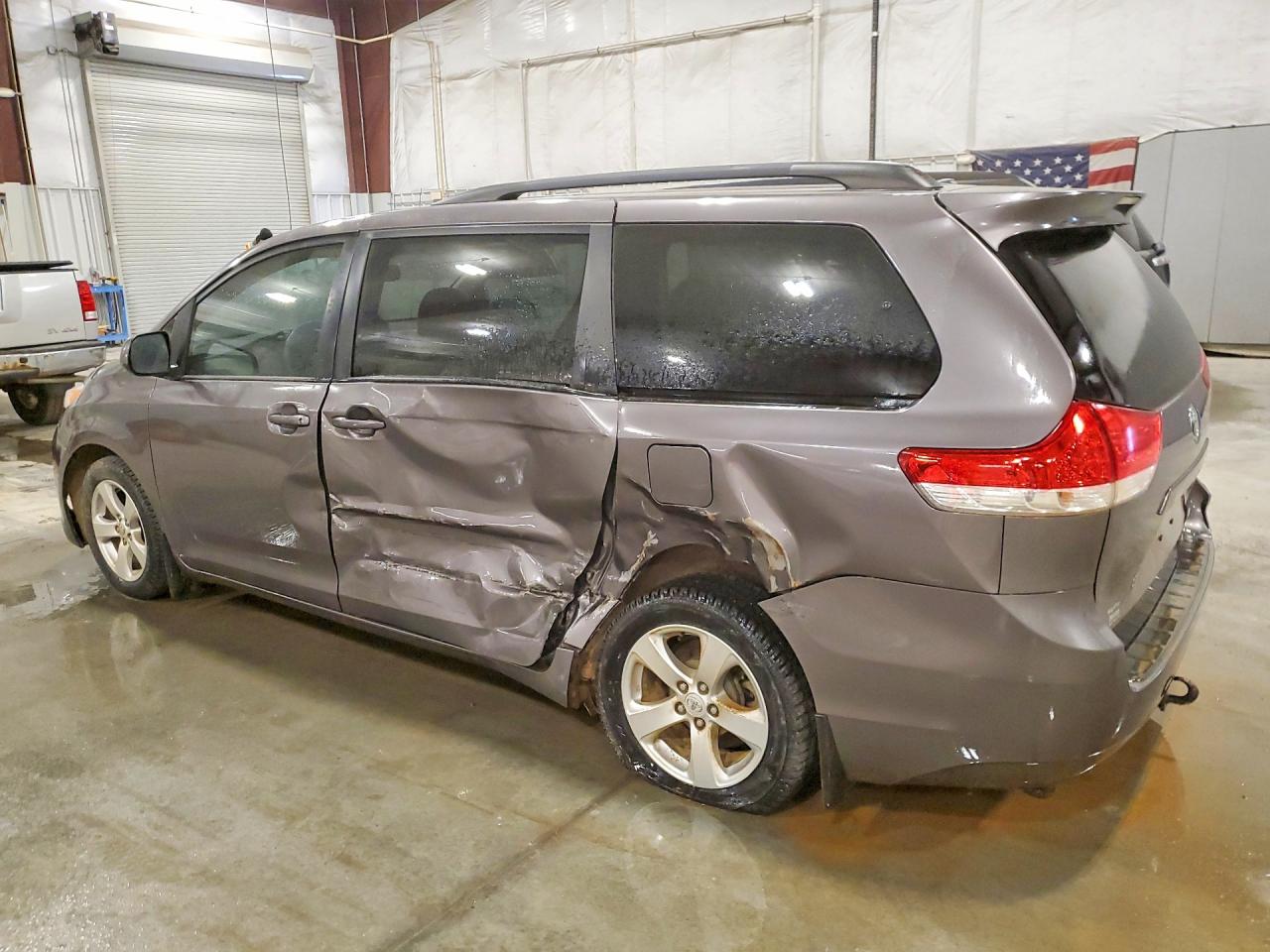Toyota Sienna Le 8-passenger