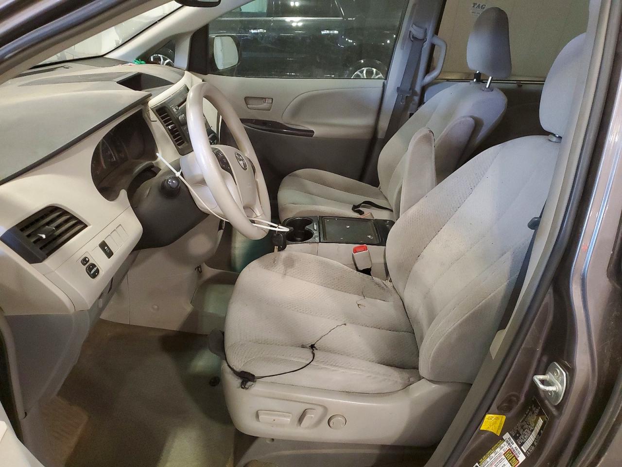 Toyota Sienna Le 8-passenger