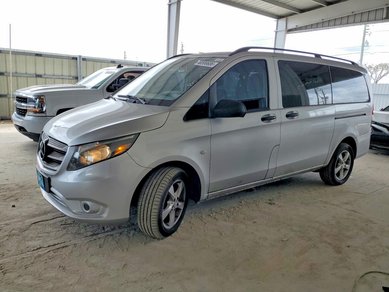 Salvage Mercedes-Benz Metris Image