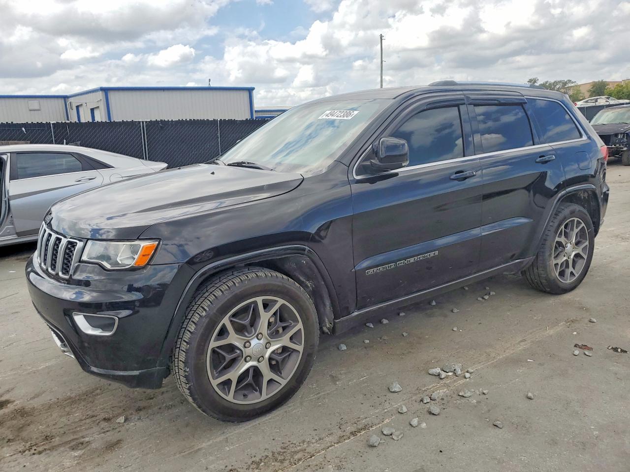 Salvage Jeep Grand Cherokee Image