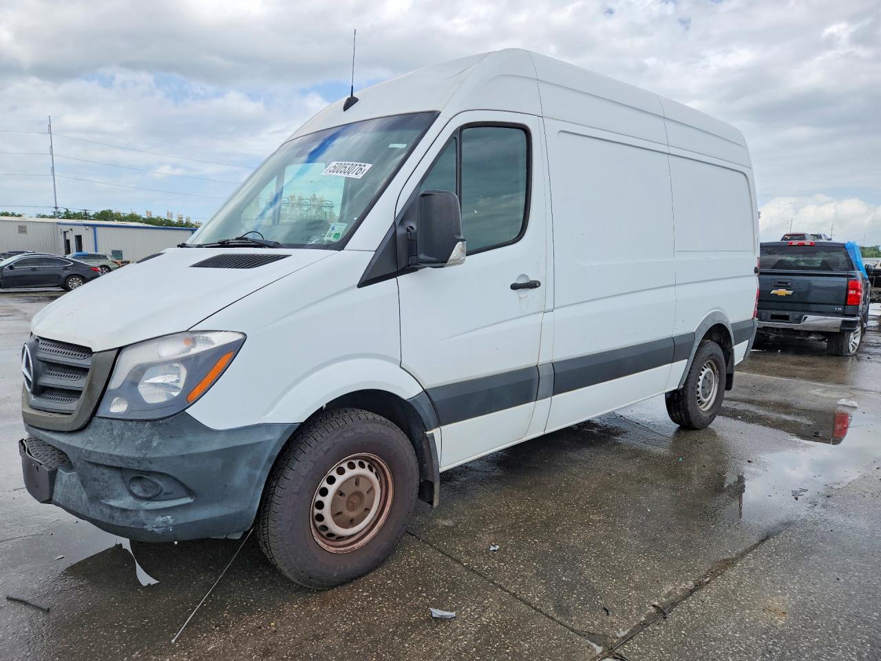 Salvage Mercedes-Benz Sprinter Image