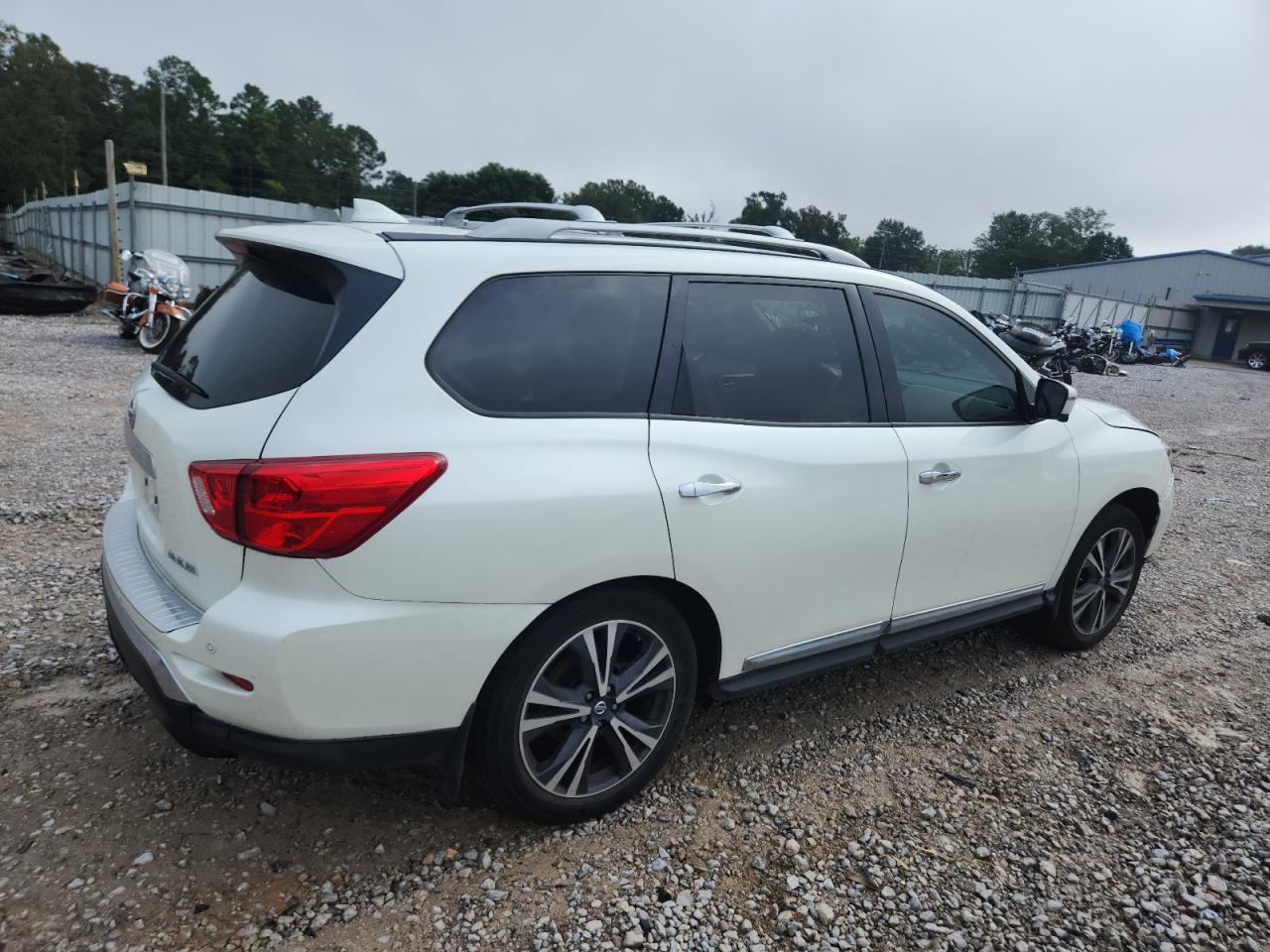 Nissan Pathfinder Platinum