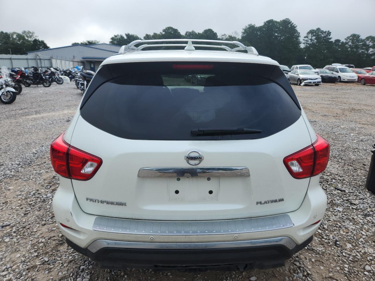 Nissan Pathfinder Platinum