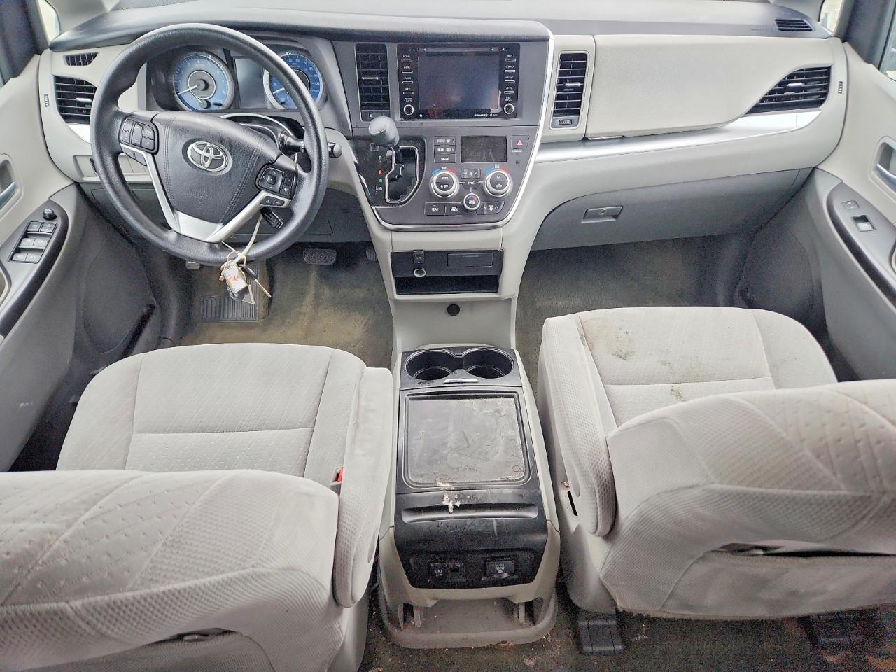 Toyota Sienna Le