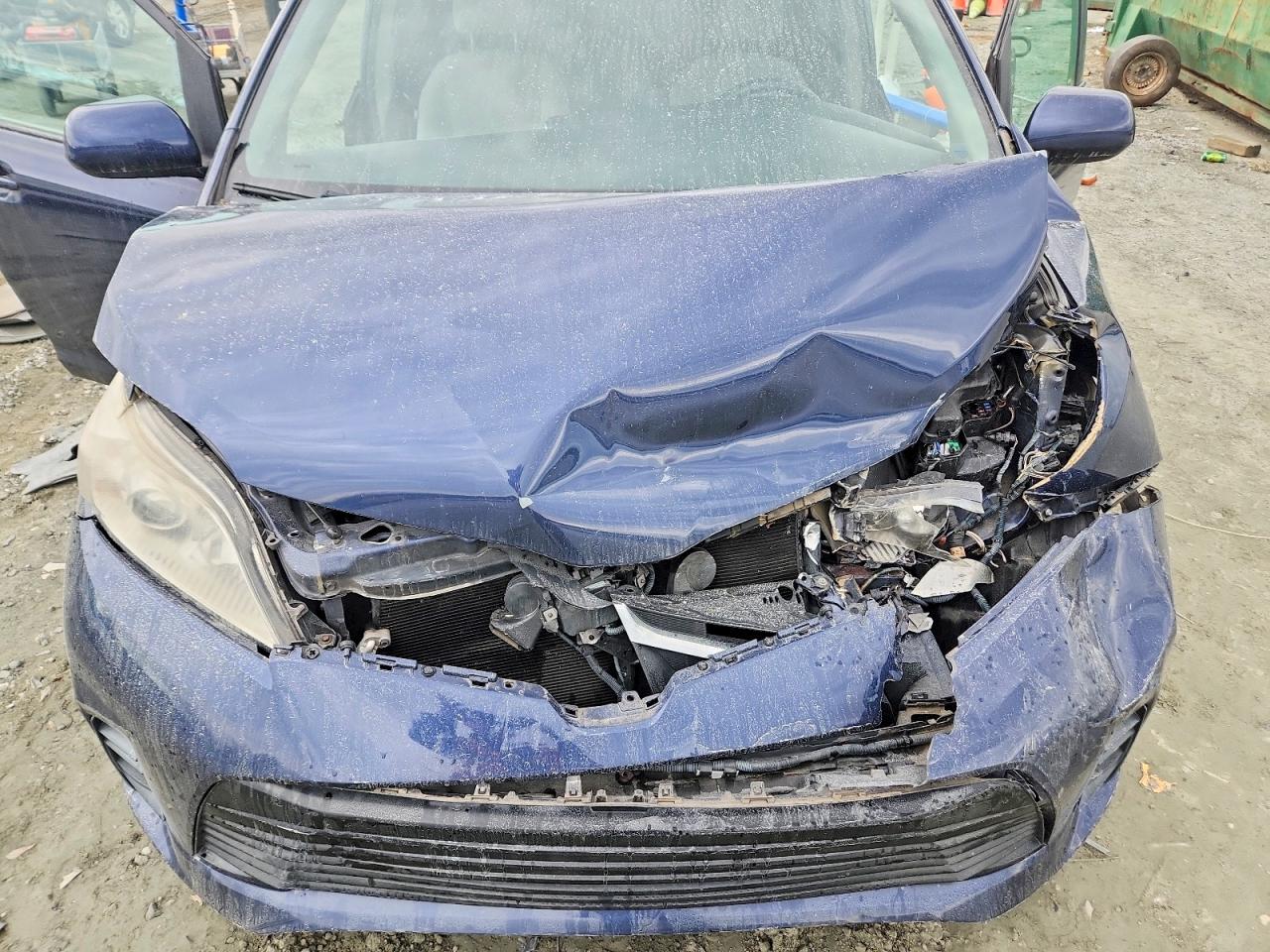 Toyota Sienna Le