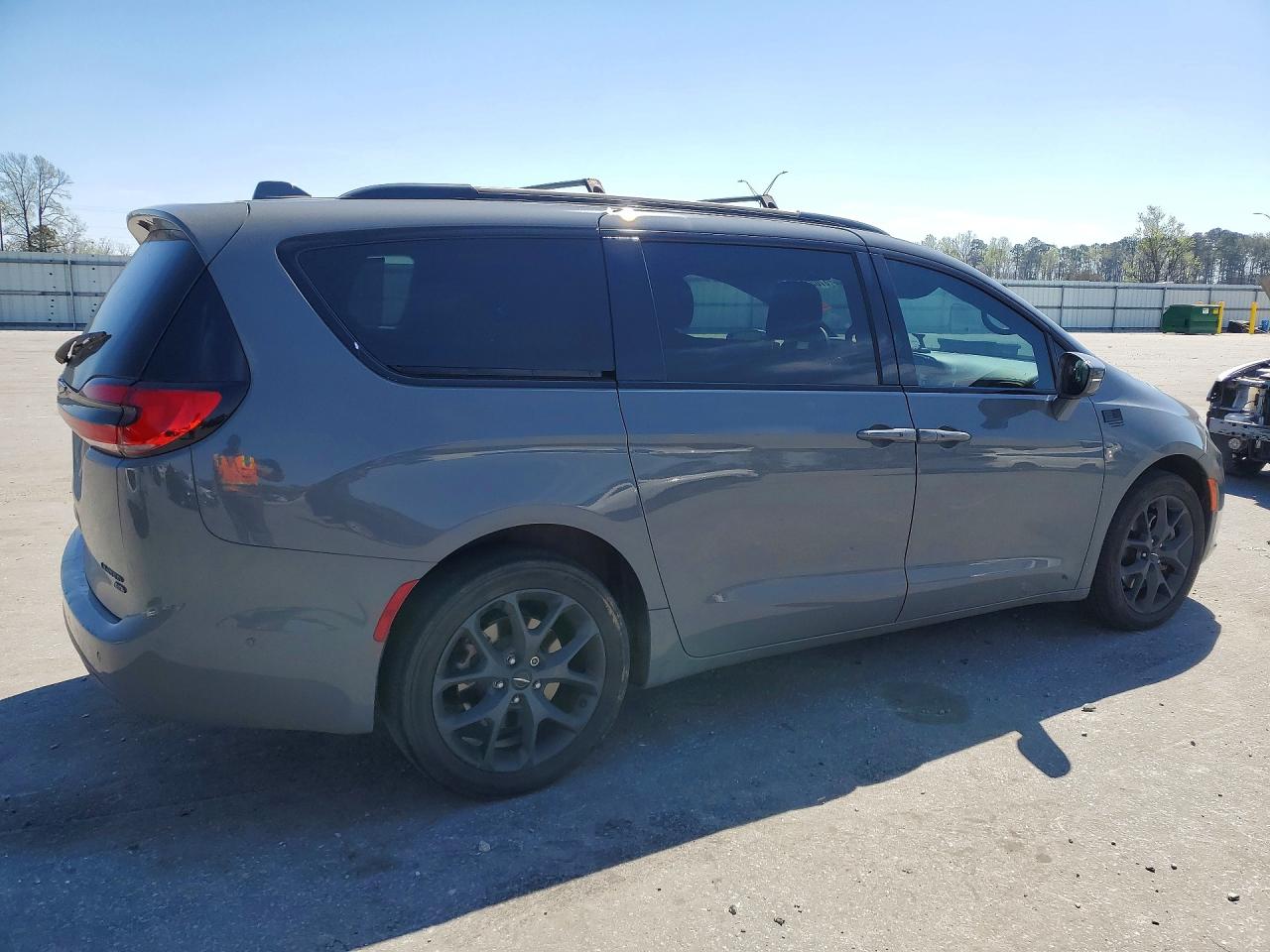 Chrysler Pacifica Limited