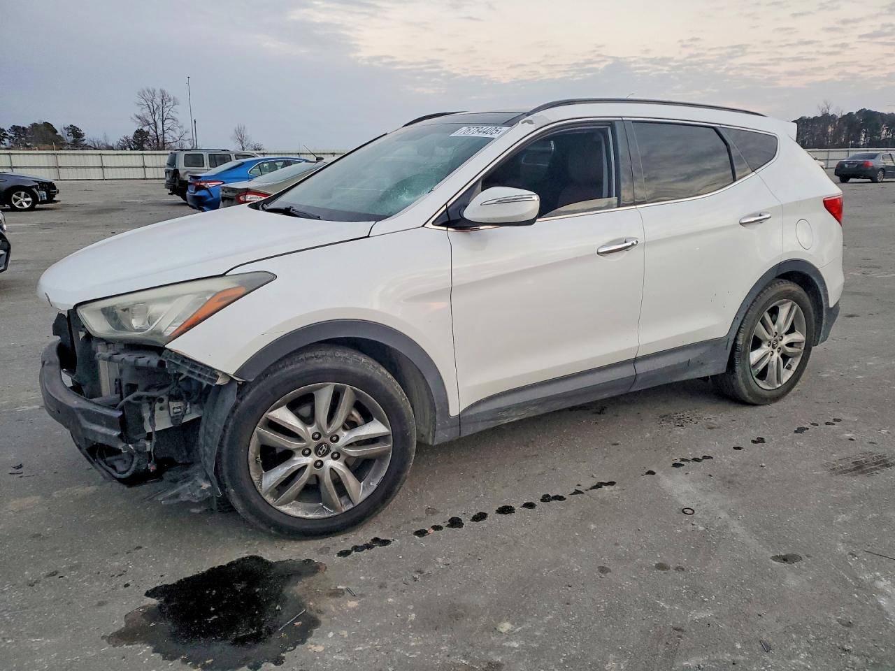 Salvage Hyundai SANTA FE Image