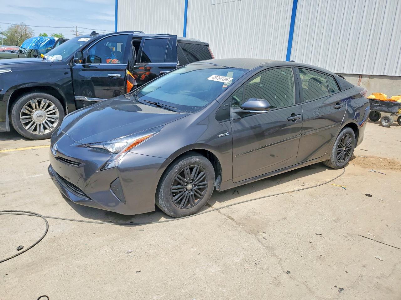 Salvage Toyota Prius Image
