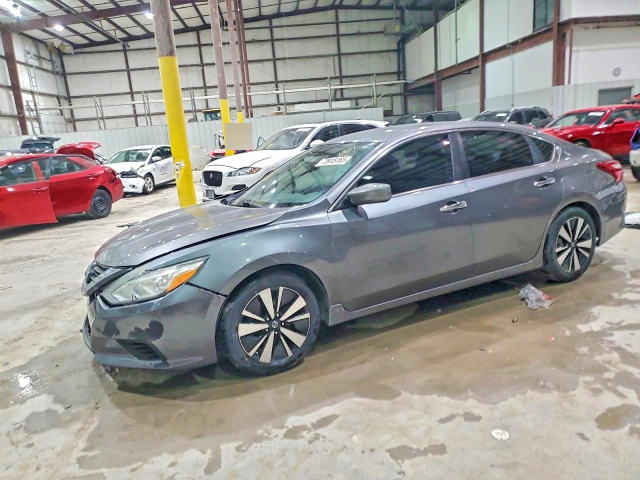 Salvage Nissan Altima Image