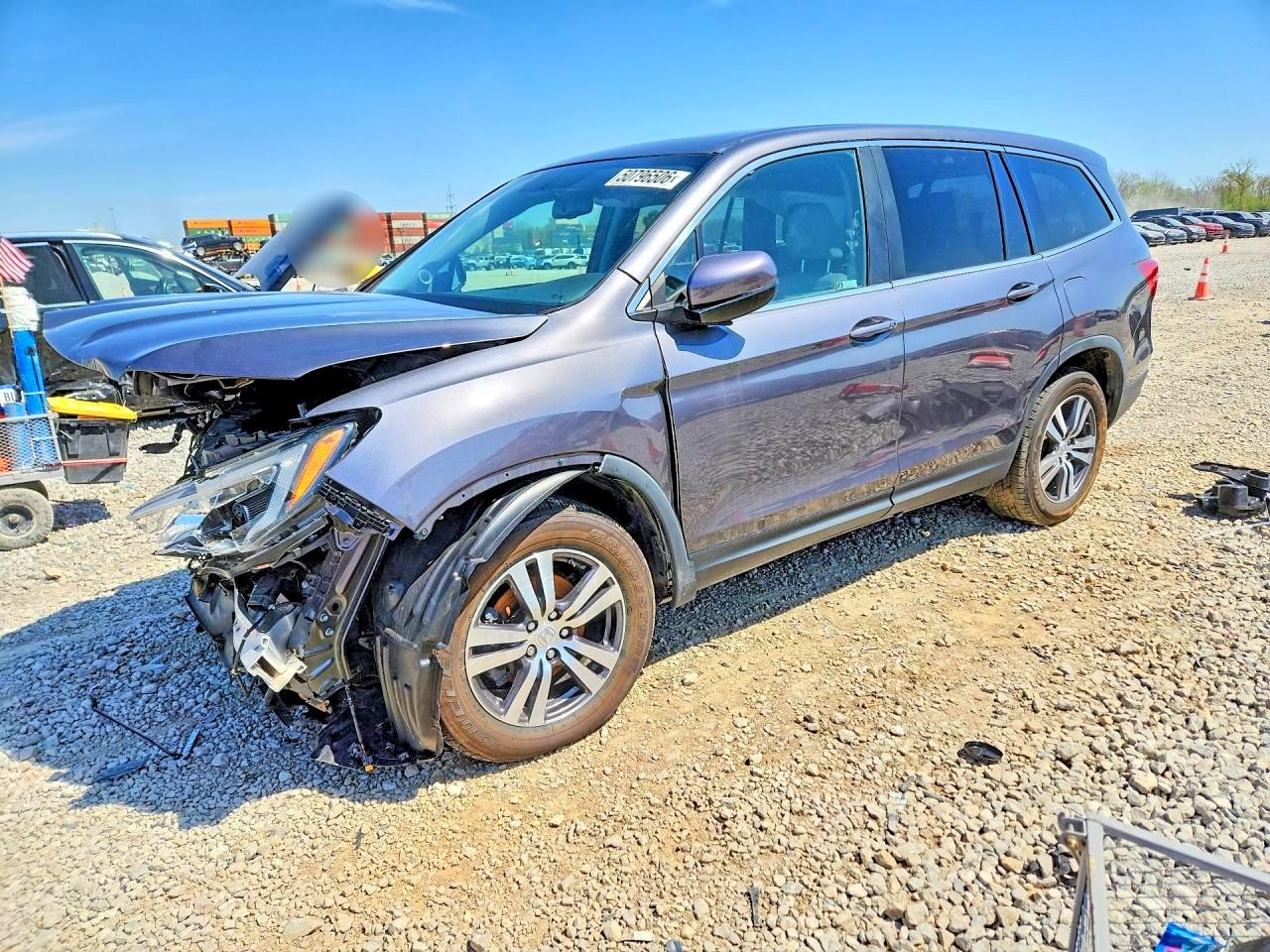 Salvage Honda Pilot Image