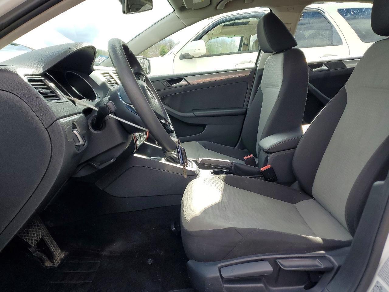 Volkswagen Jetta S