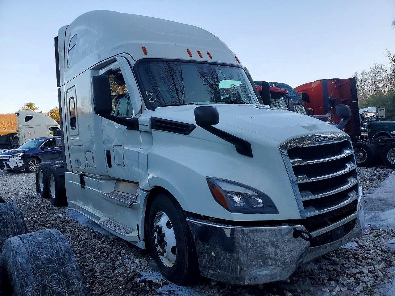 Salvage Freightliner Cascadia 126 Image