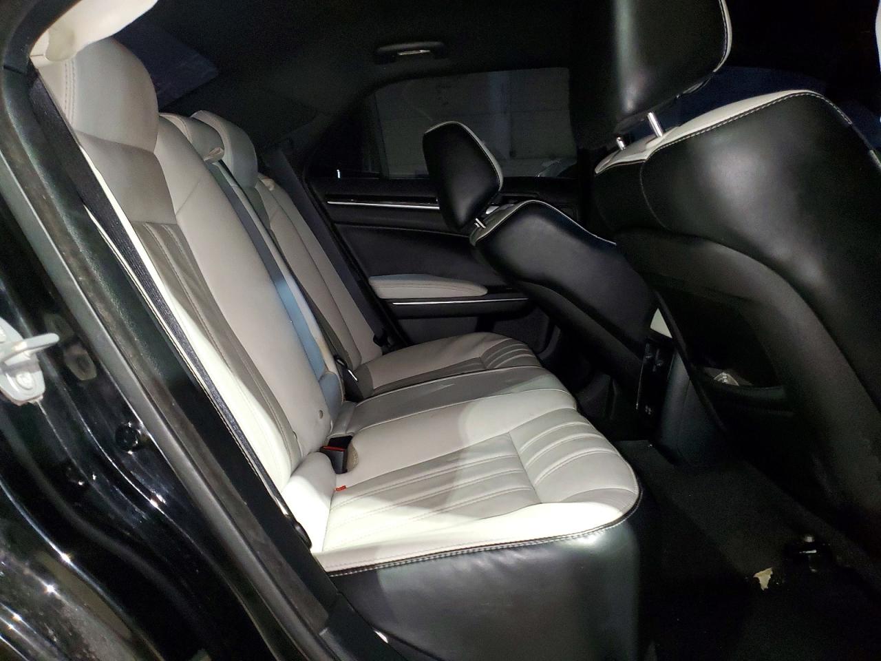 Chrysler 300 S