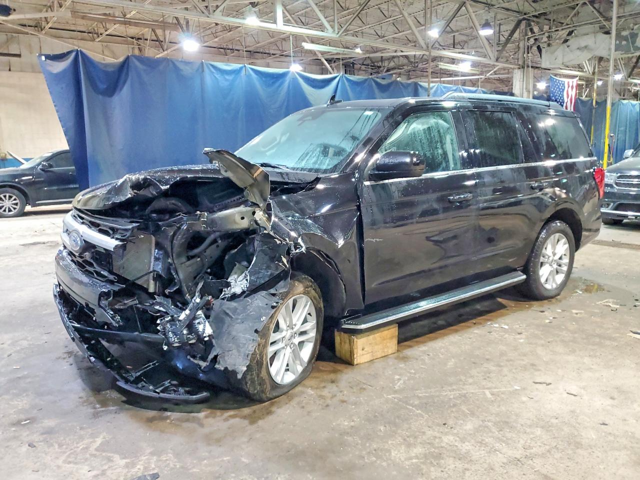 Salvage Ford Expedition Image