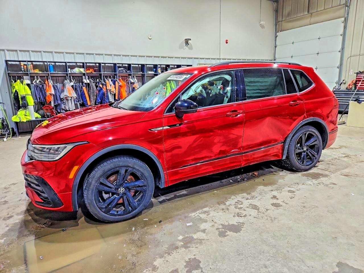 Salvage Volkswagen Tiguan Image