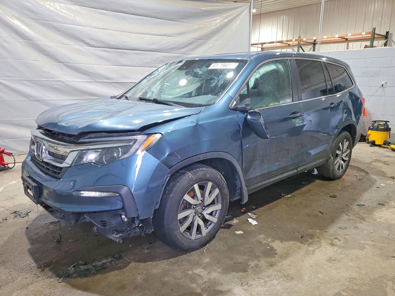 Salvage Honda Pilot Image