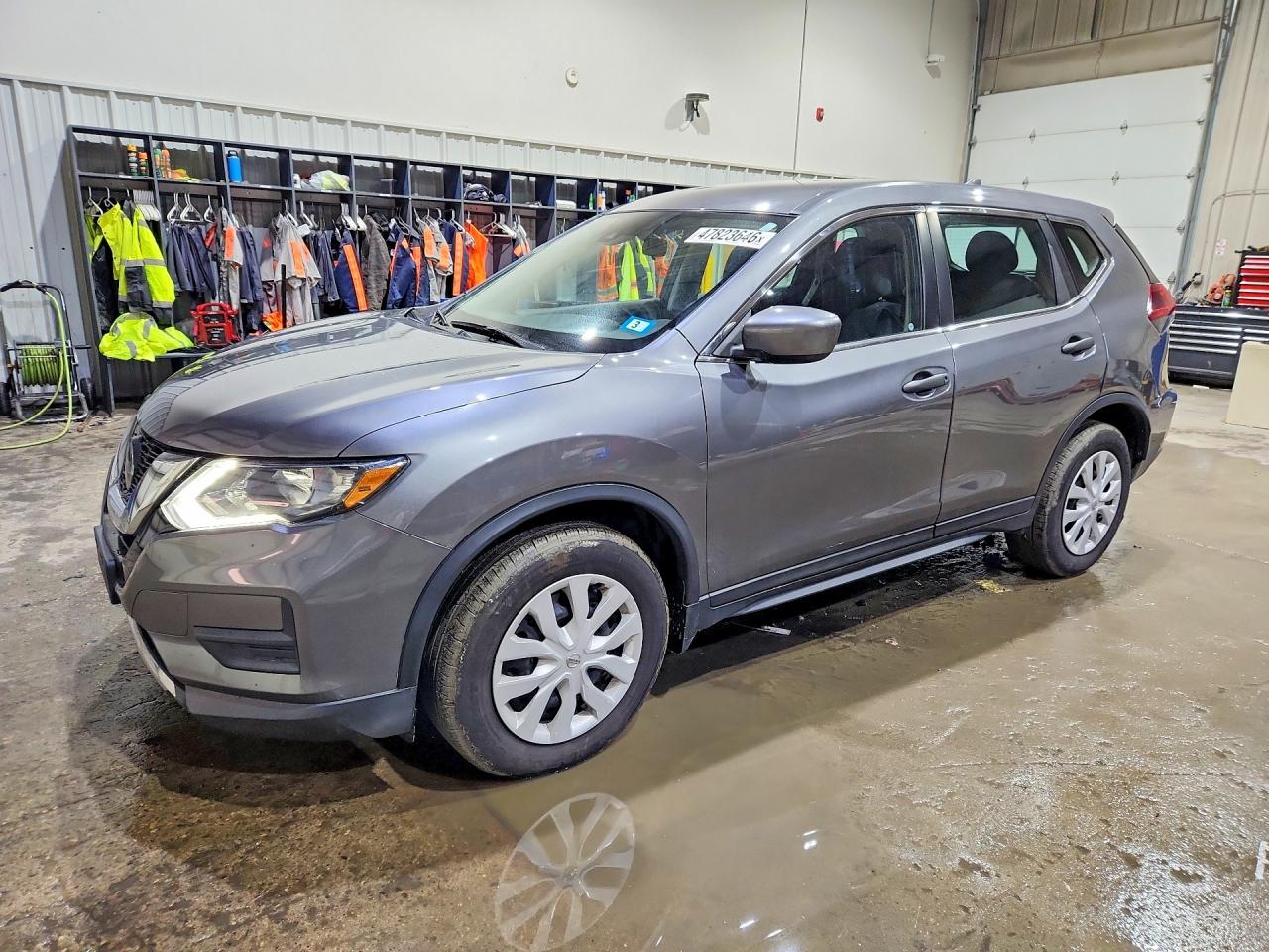 Salvage Nissan Rogue Image