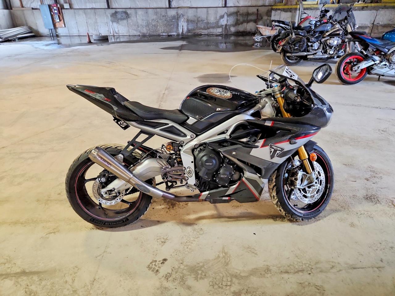 Salvage Triumph Daytona Image