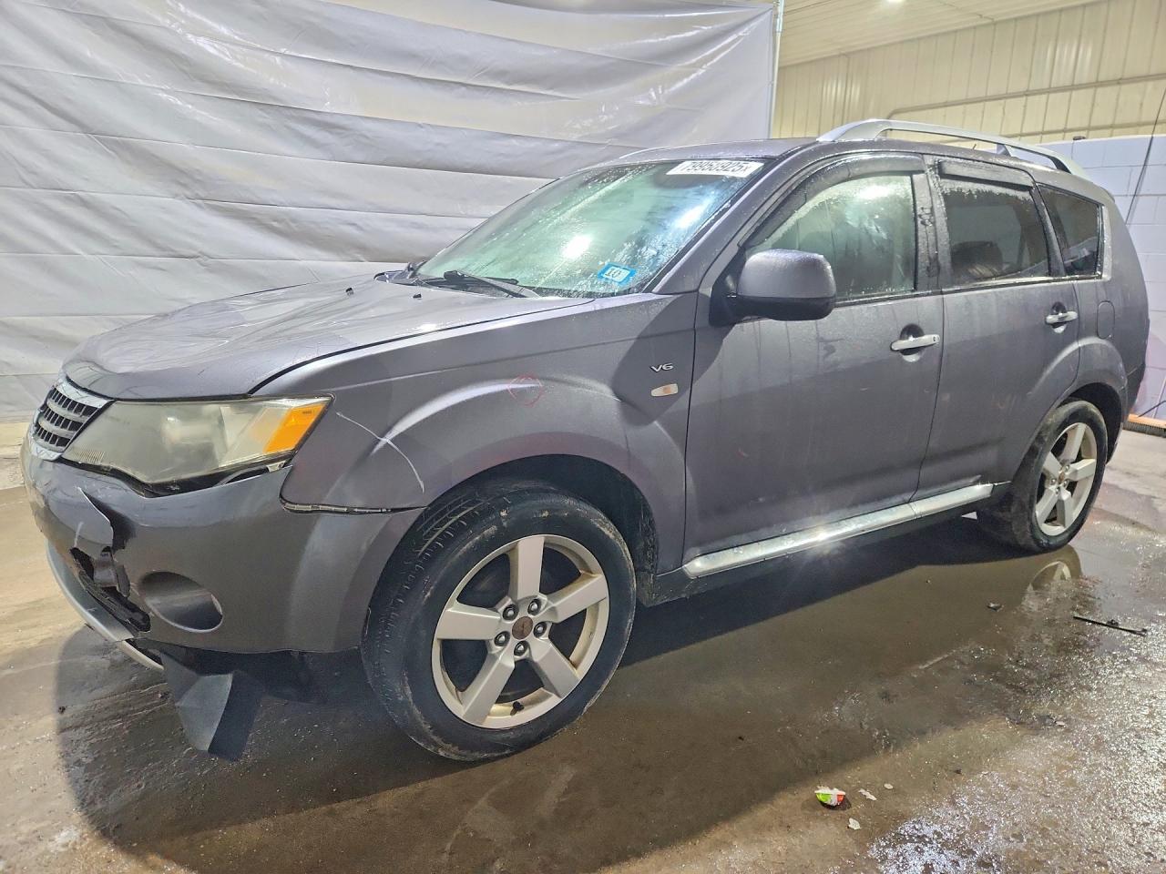 Salvage Mitsubishi Outlander Image