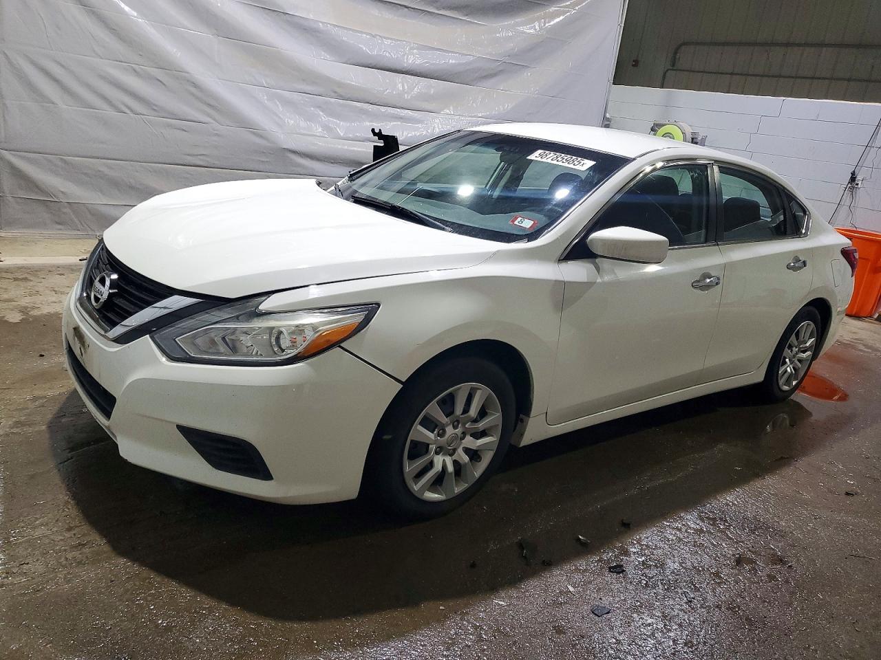 Salvage Nissan Altima Image