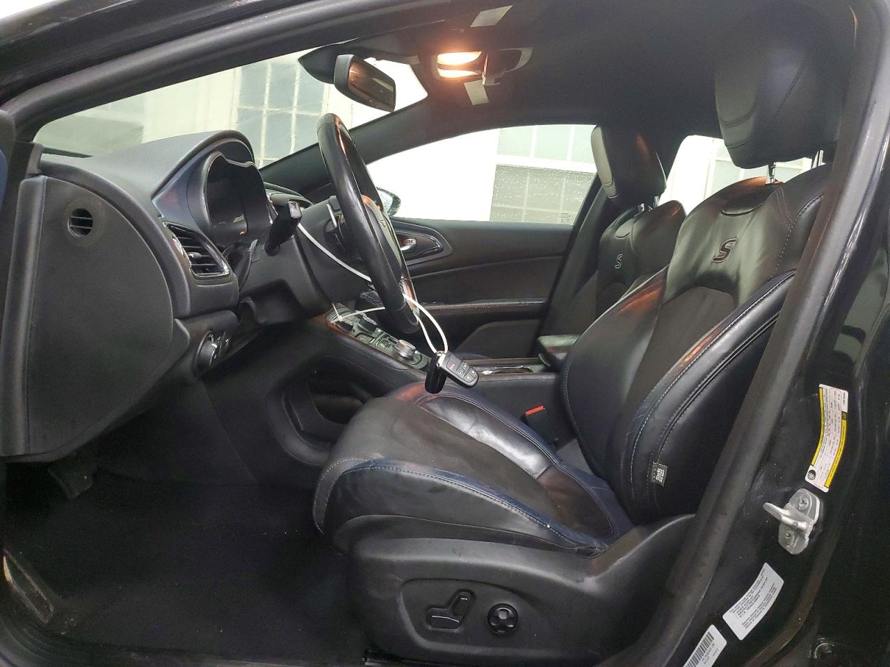 Chrysler 200 S