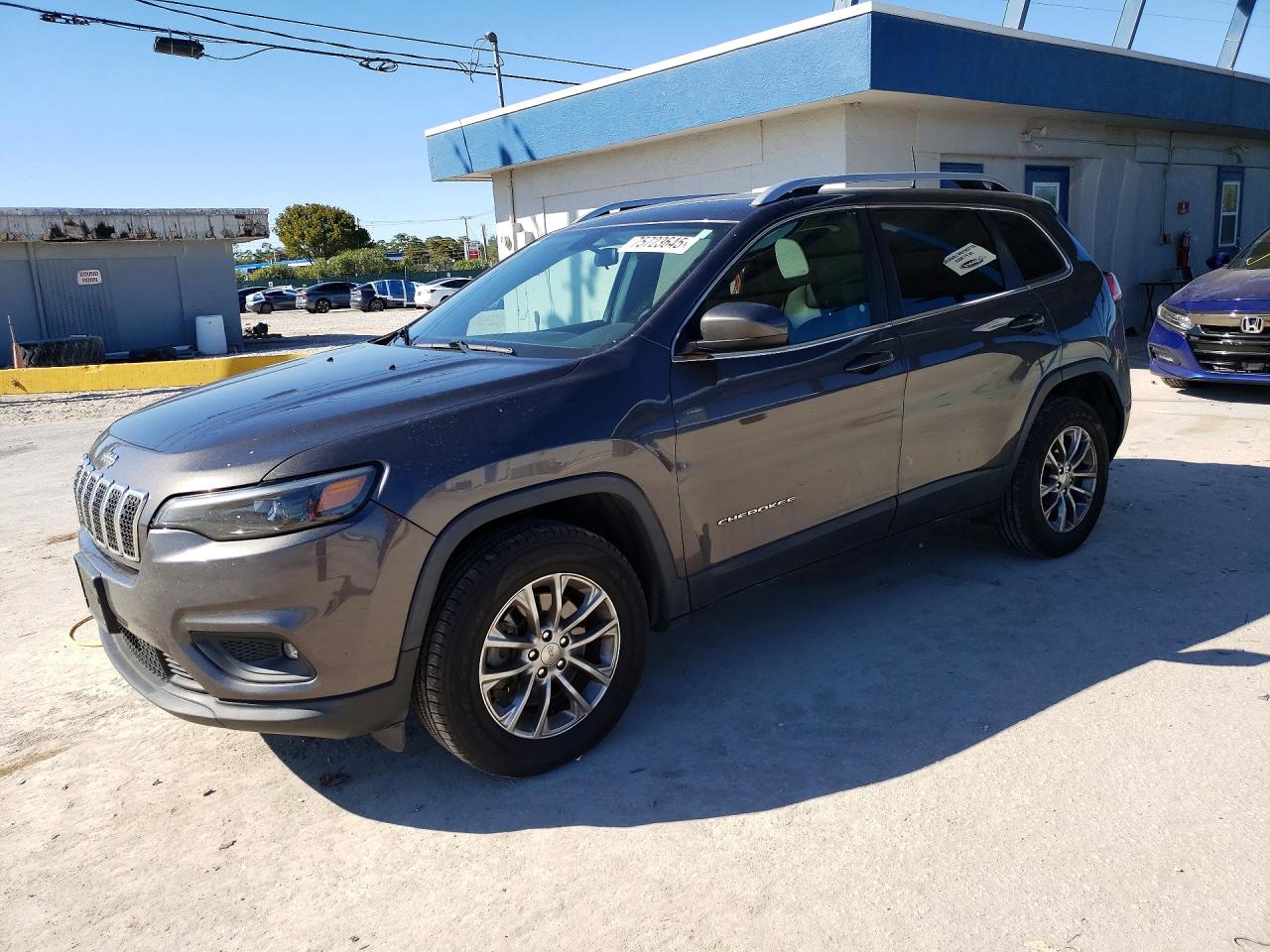 Salvage Jeep Grand Cherokee Image
