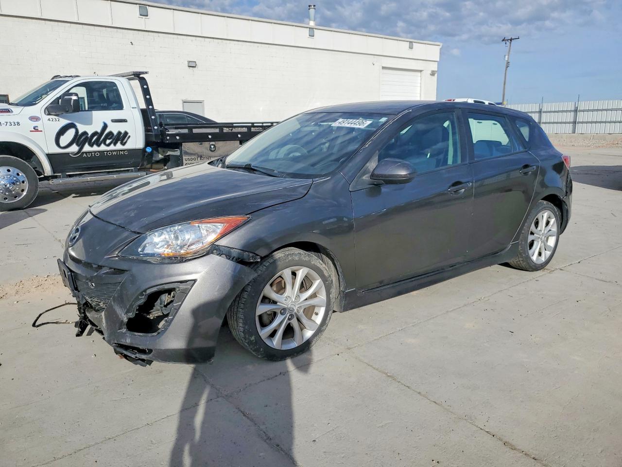 Salvage Mazda Mazda3 Image
