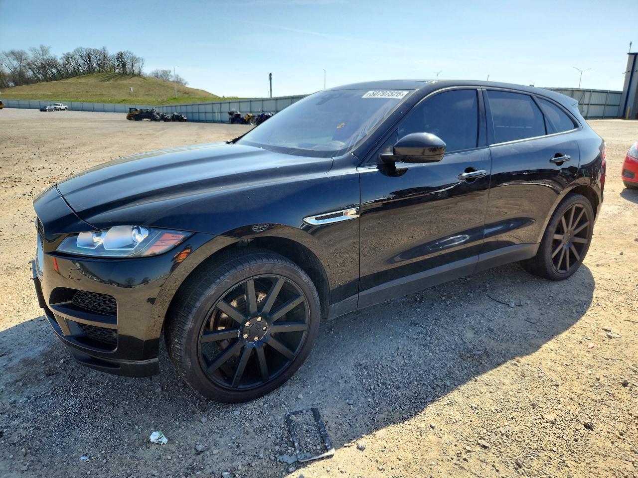 Salvage Jaguar F-PACE Image