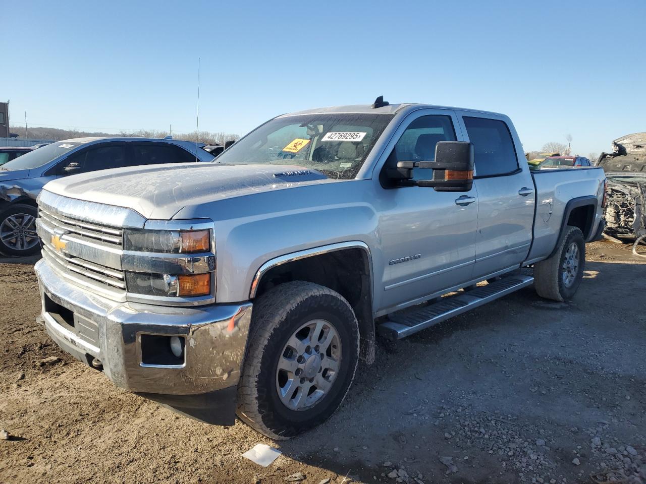 Salvage Chevrolet Silverado Image