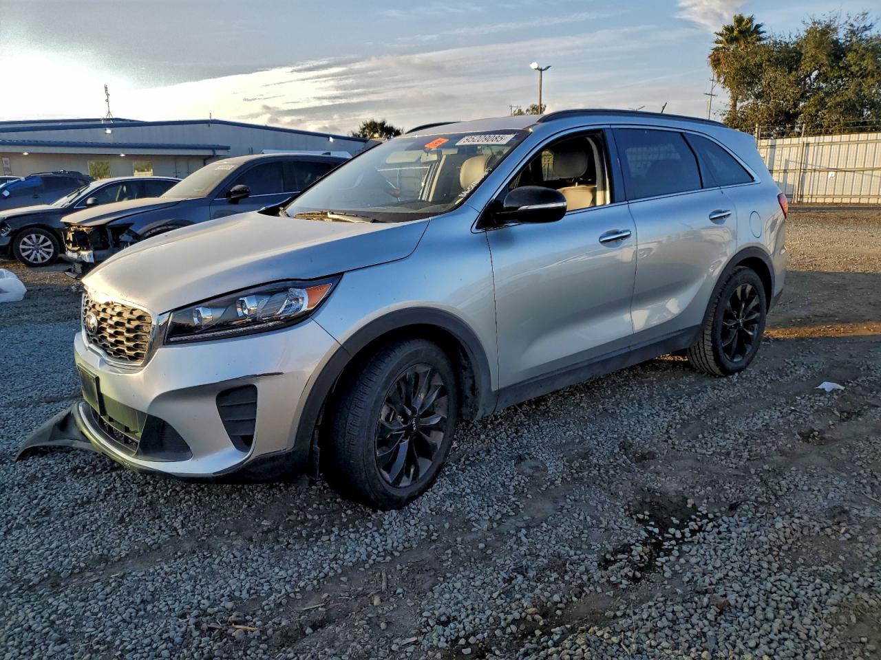 Salvage Kia Sorento Image