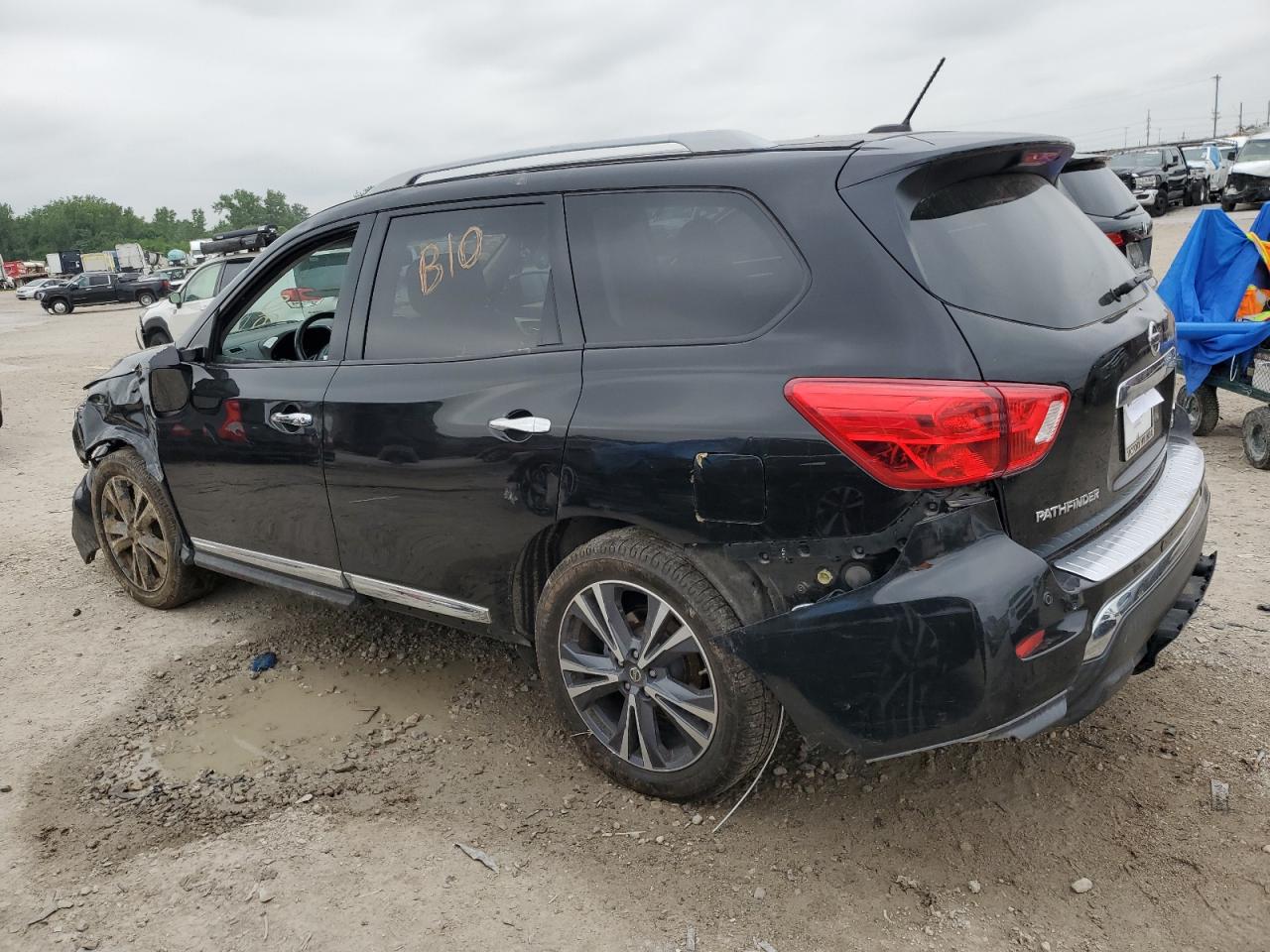 Nissan Pathfinder S
