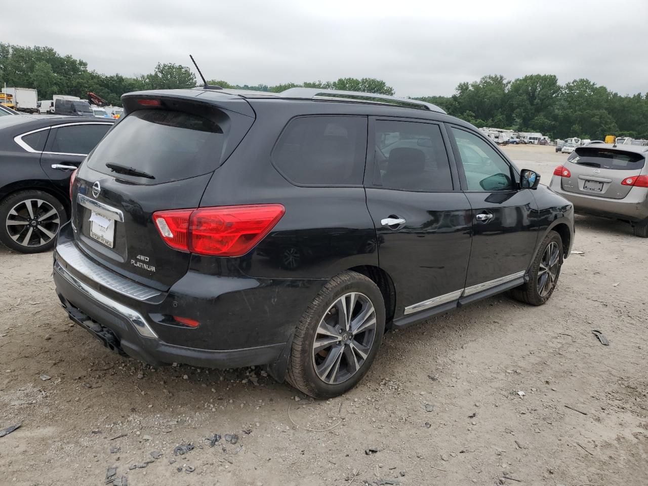 Nissan Pathfinder S