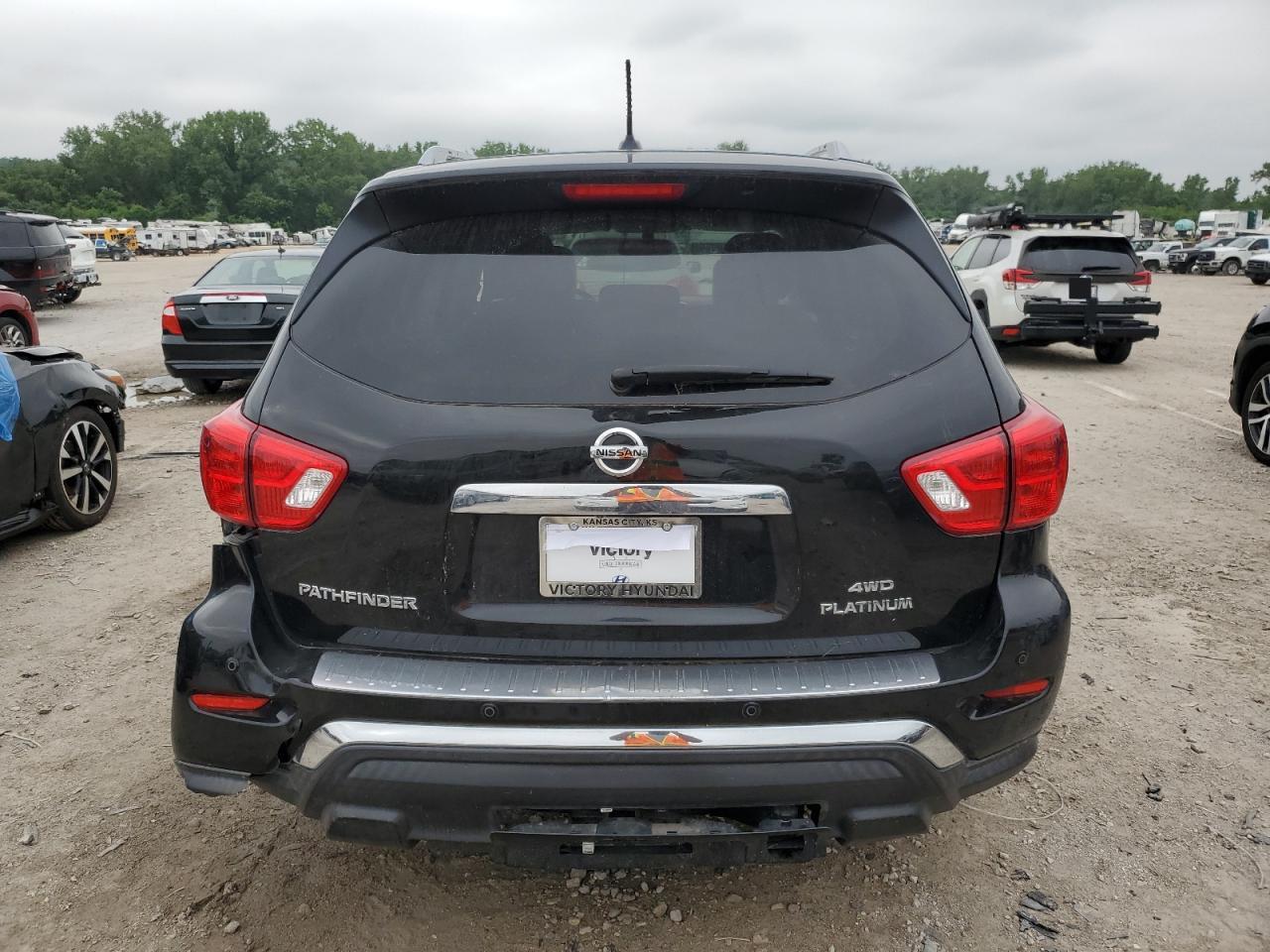Nissan Pathfinder S