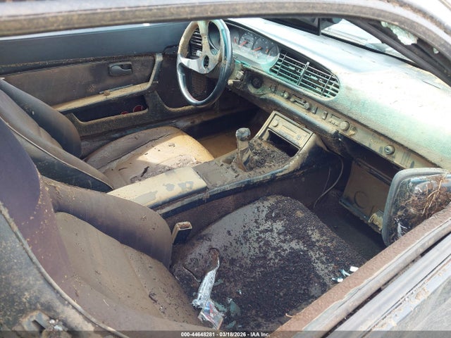 Porsche 944